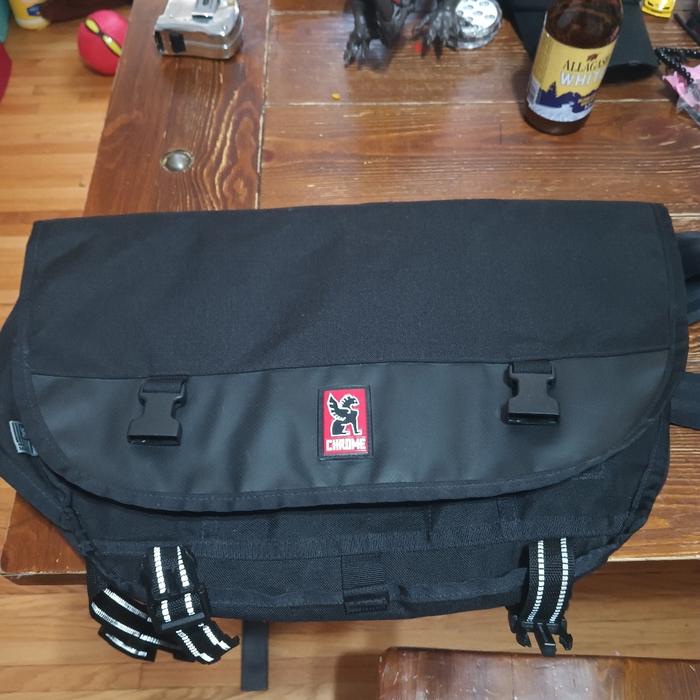 Chrome Black Messenger Bag - Picture 3 of 10